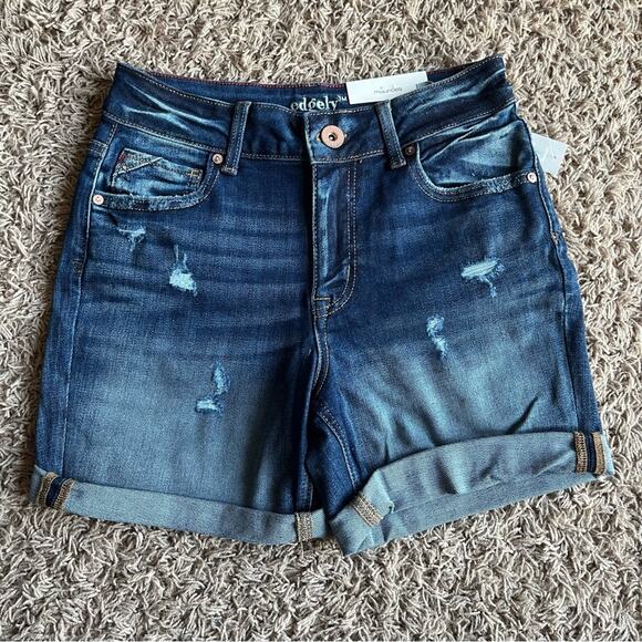 NWT! Maurices Edgely Distressed Dark Wash Short Size 0 - Picture 1 of 11